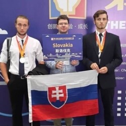 Striebro absolventov SPŠE v Číne